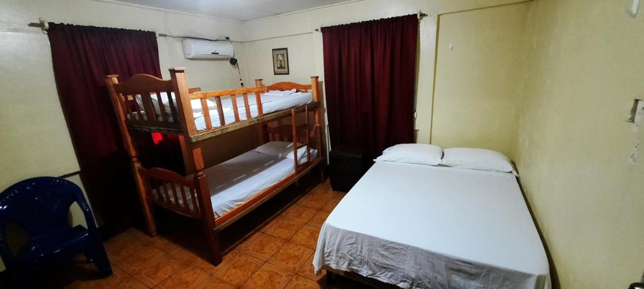 Tropical Dreams Hostel South End Екстер'єр фото